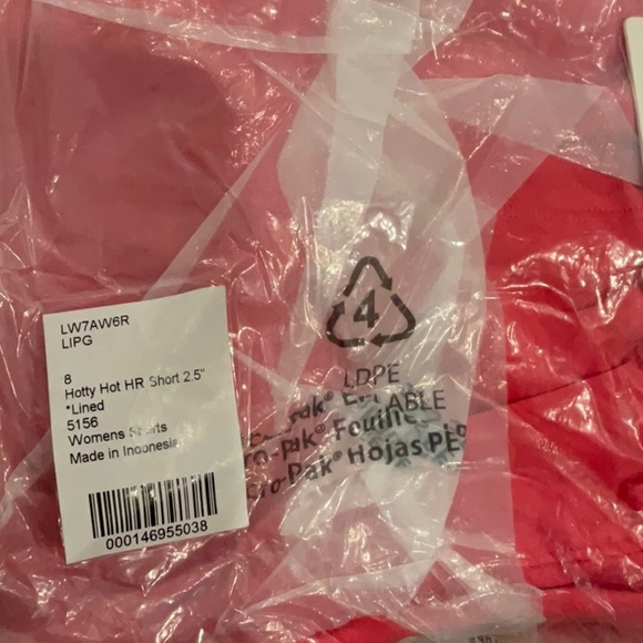 A Lululemon Hotty Hot High-Rise Lined Short 2.5" - Picture 6 of 6